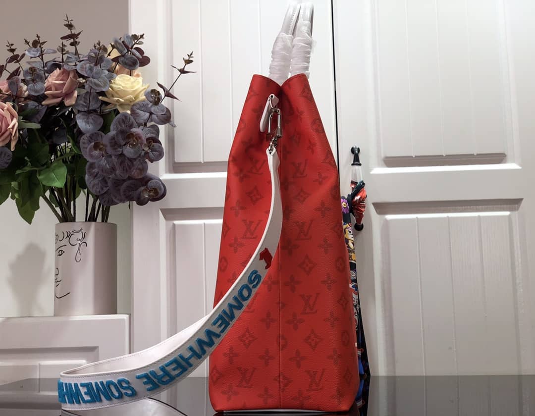 L0vis Vvtt0n “Tourist Vs Purist” Tote Bag