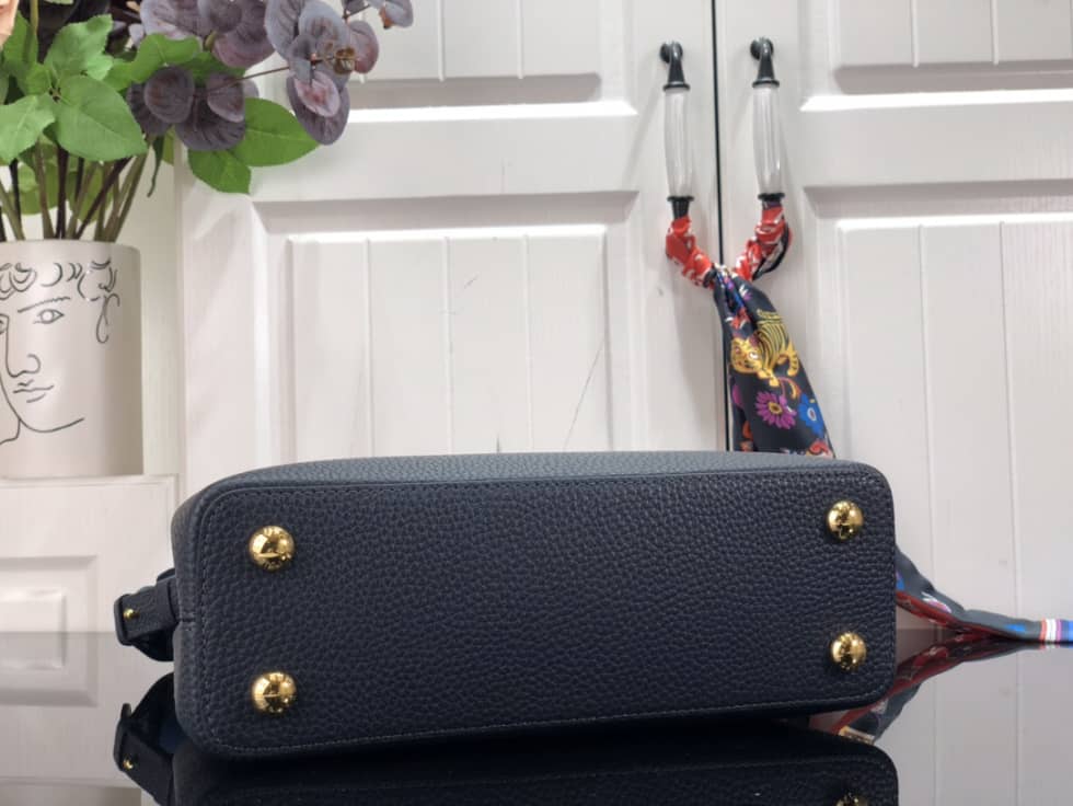 L0vis Vvtt0n Capucines BB Black M59597 Replica Shoulder Bag