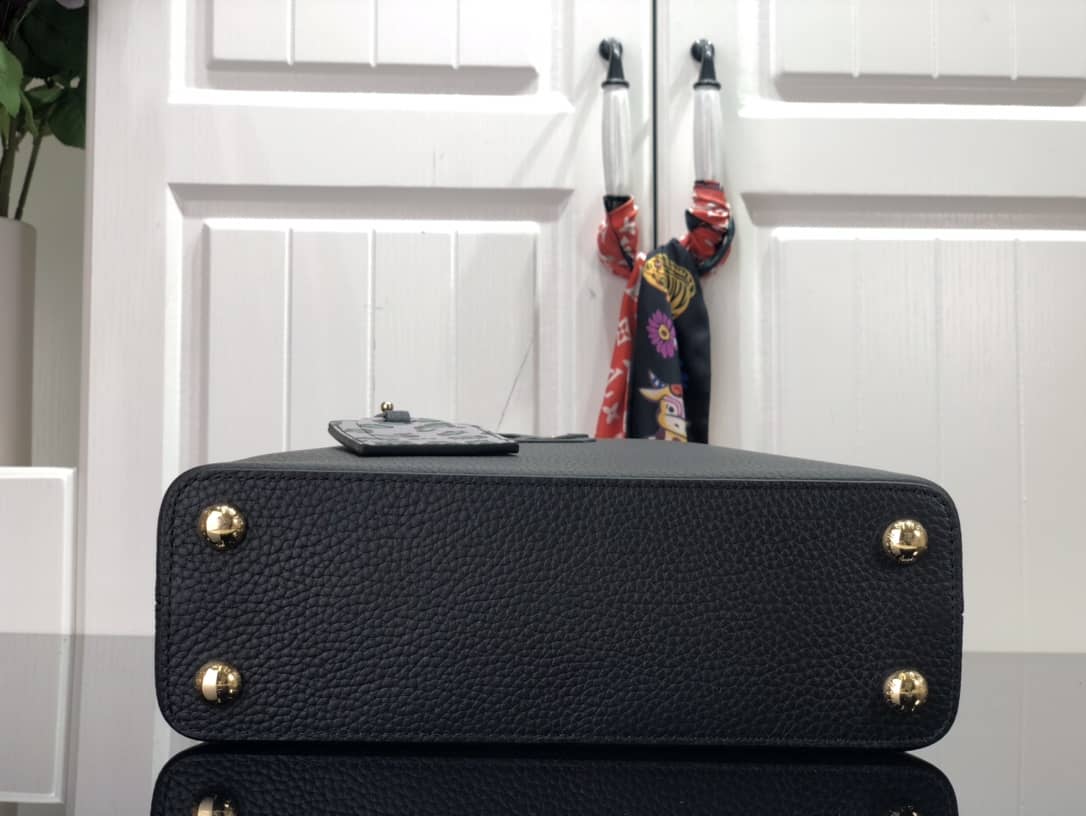 L0vis Vvtt0n Capucines BB Calfskin Handbag Black