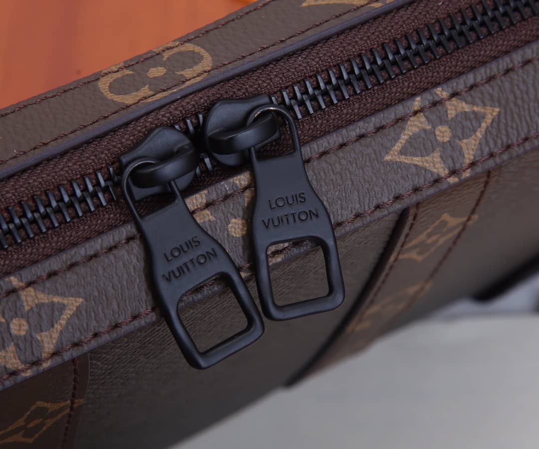 L0vis Vvtt0n Soft Trunk Replica Wallet Brown M30697