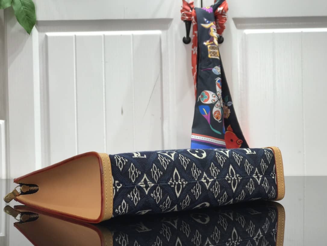 L0vis Vvtt0n Since 1854 Poche Toilette Bag Replica M80306