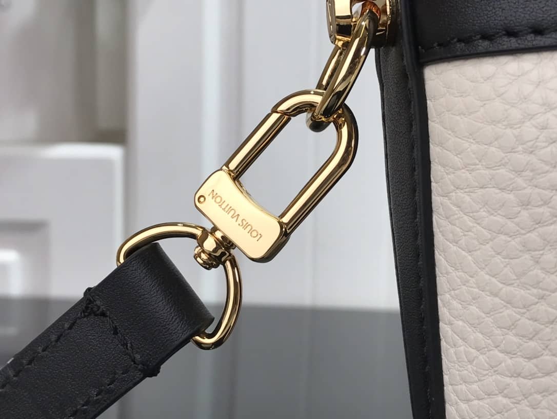 L0vis Vvtt0n Cruiser PM Calfskin Leather Replica Bag White M57934