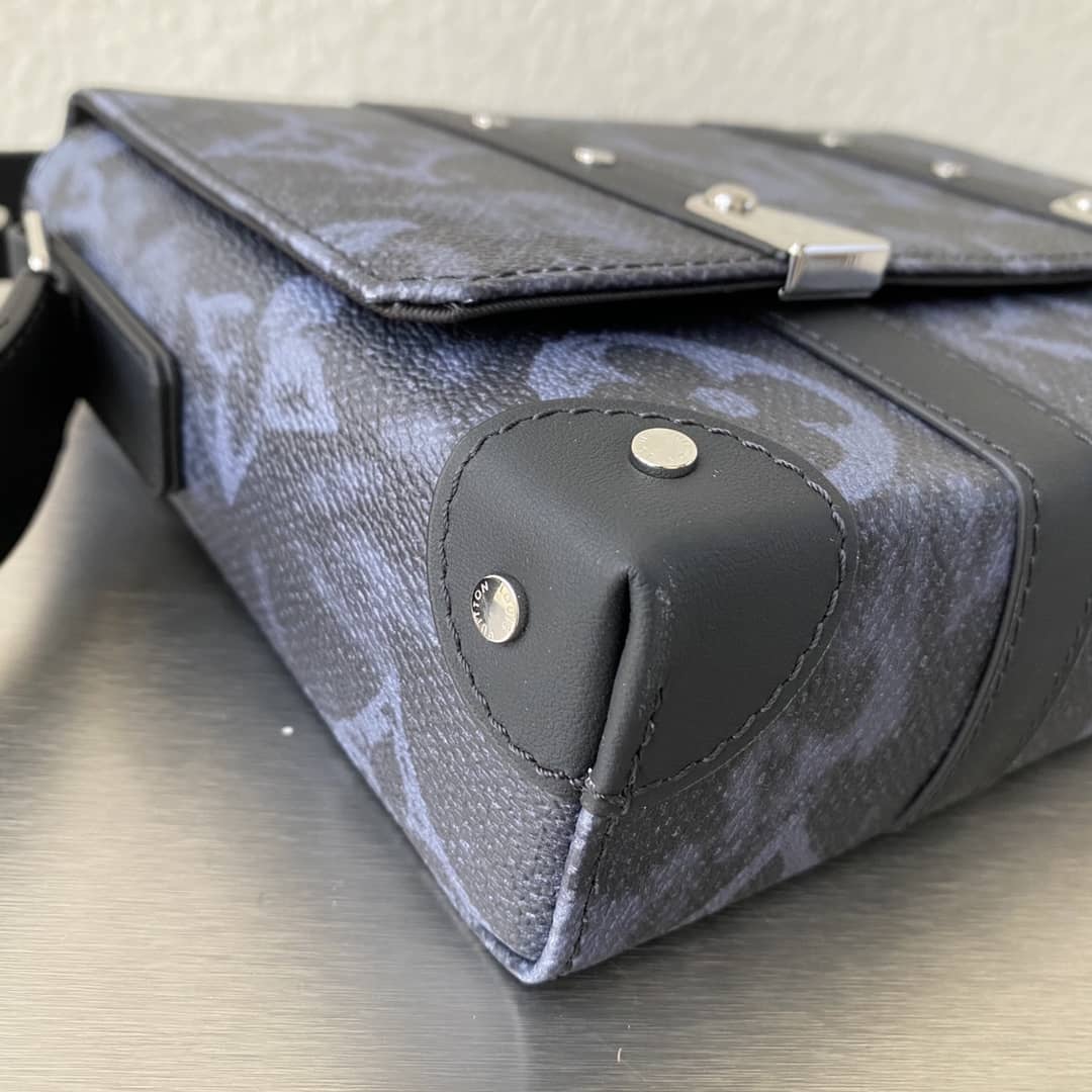 L0vis Vvtt0n Trunk Monogram Messenger Bag Replica Blue M57282