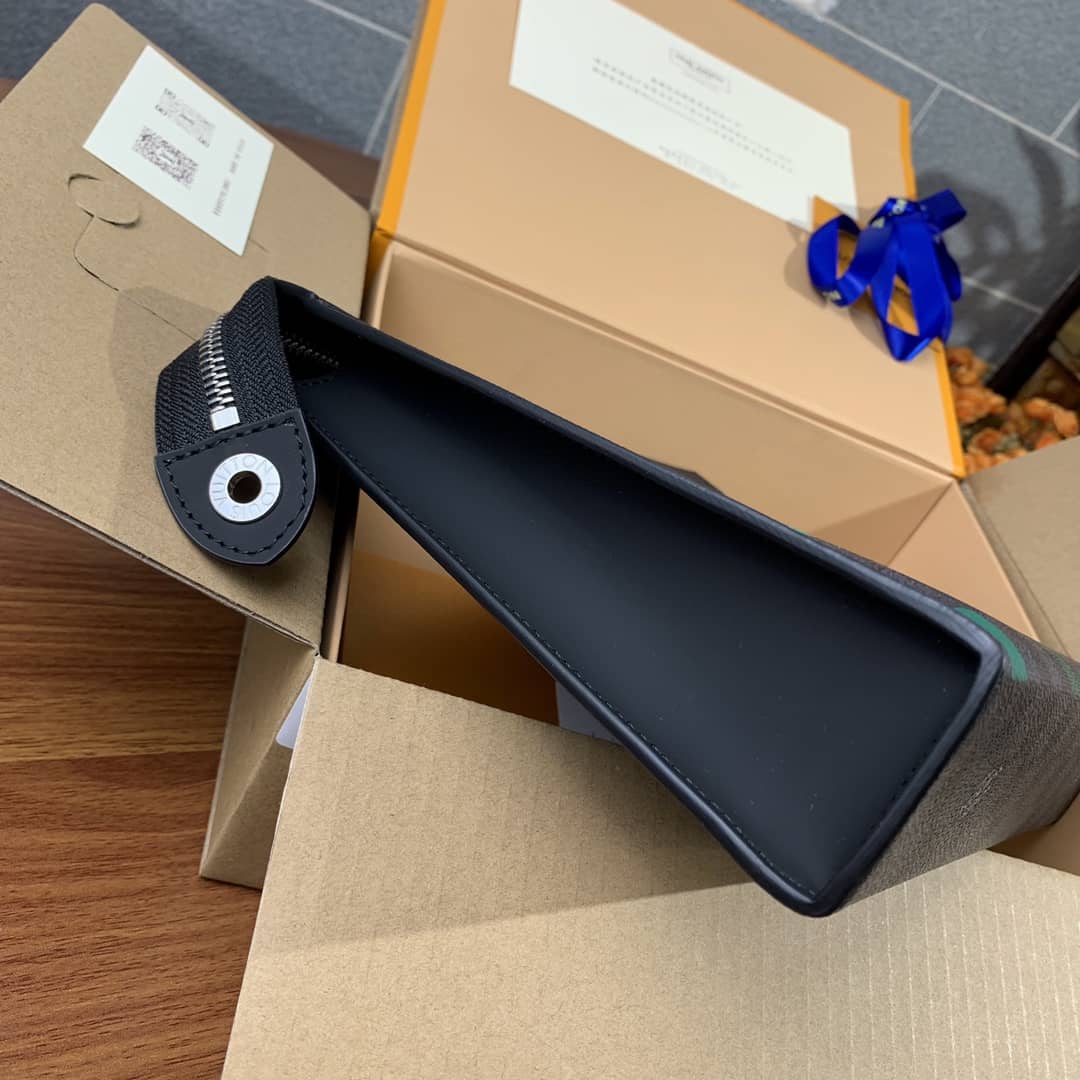 L0vis Vvtt0n Pochette Voyage Leather Bag Replica N60176