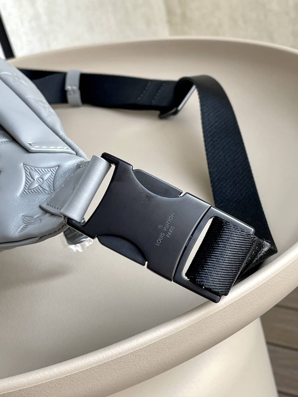 L0vis Vvtt0n Discovery Bumbag Anthracite Gray M46108 Replica Belt Bag