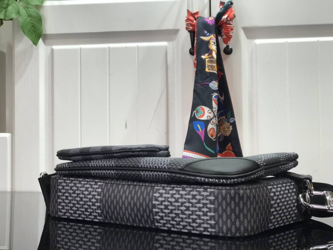 L0vis Vvtt0n Virgil Abloh Trio Multi Messenger Bag Replica Gray M69443