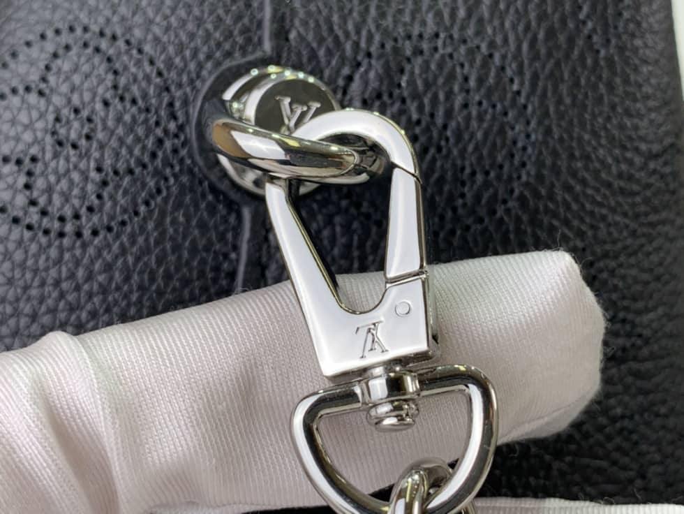 L0vis Vvtt0n Why Knot PM Mahina Leather M20701 Replica Hobo