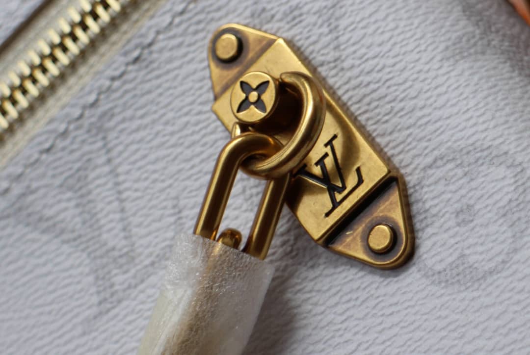 L0vis Vvtt0n Epi Leather Chalk Nano Replica Bucket Bag M61112