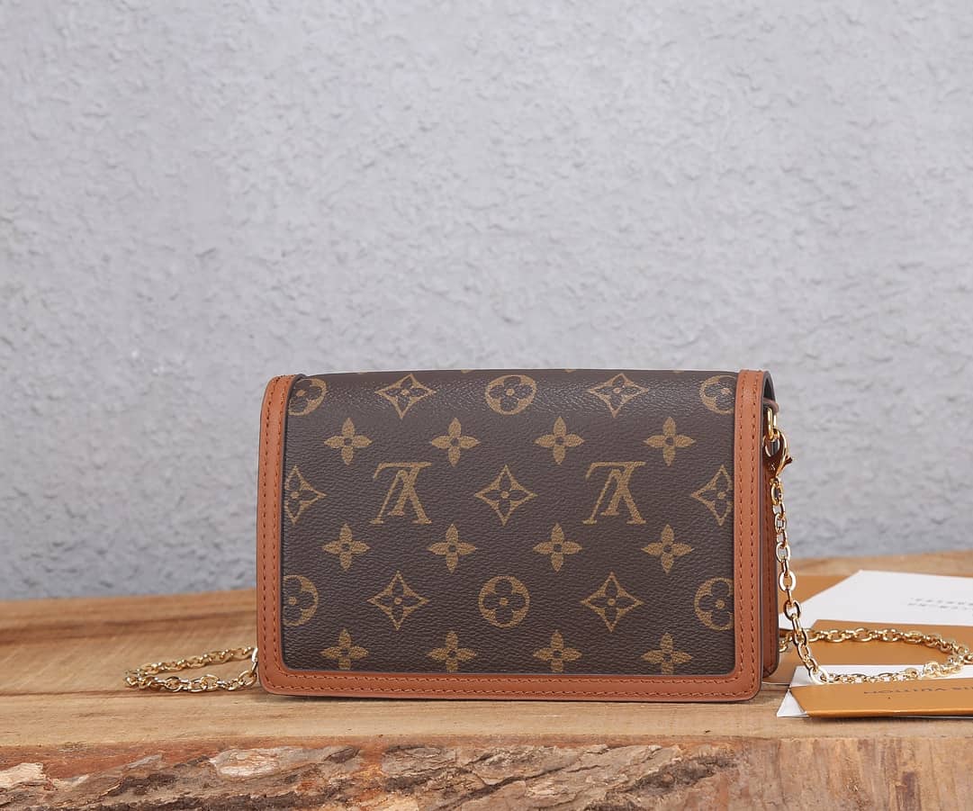 L0vis Vvtt0n Dauphine Chain Wallet Replica Shoulder Bag Yellow M68746