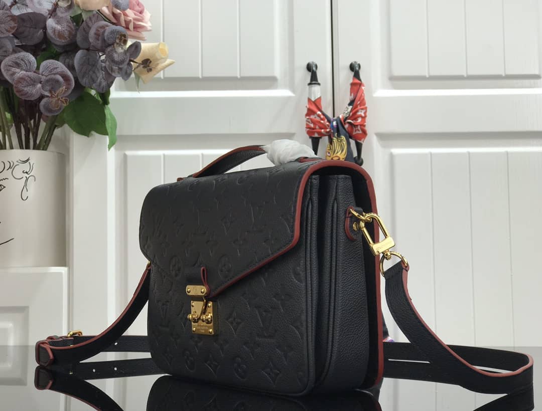 L0vis Vvtt0n Pochette Metis Marine Leather Black M44071 Replica Shoulder Bag