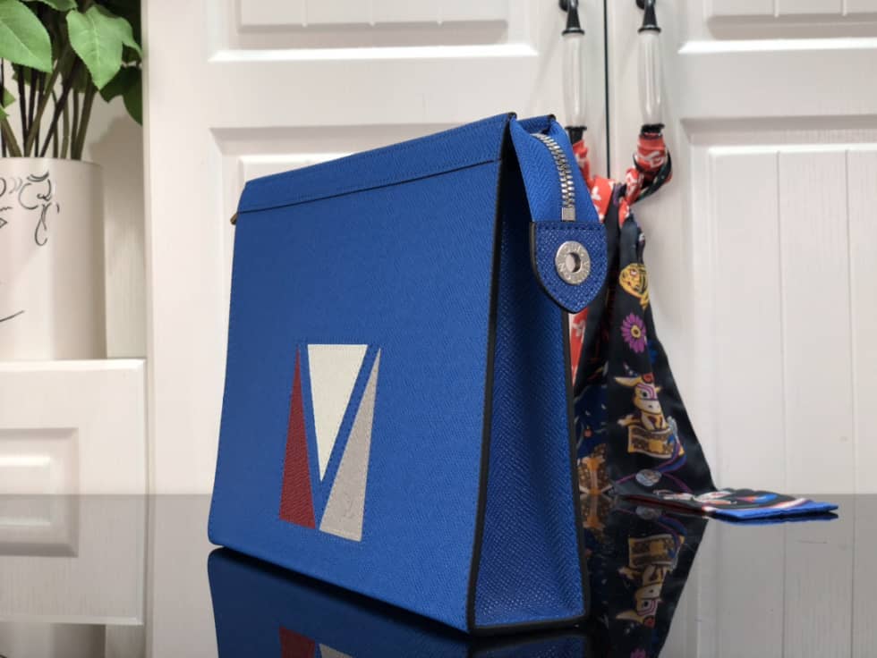 L0vis Vvtt0n Taiga Pochette Voyage Blue M59147 Replica