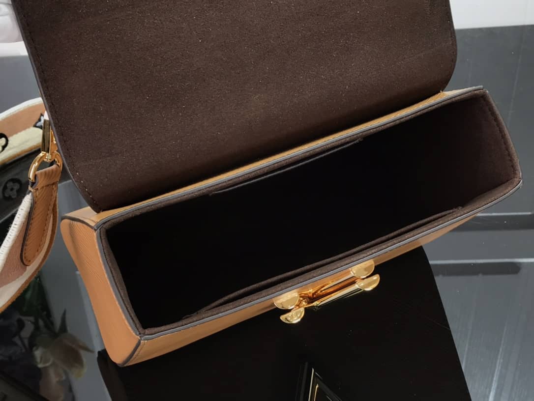 L0vis Vvtt0n Twist MM Golden Lock Handle Epi Leather Replica Crossbody Bag M57506