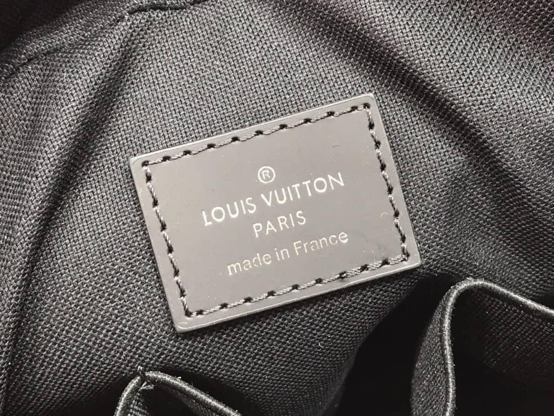 L0vis Vvtt0n Monogram Eclipse Toiletry Pouch M43383