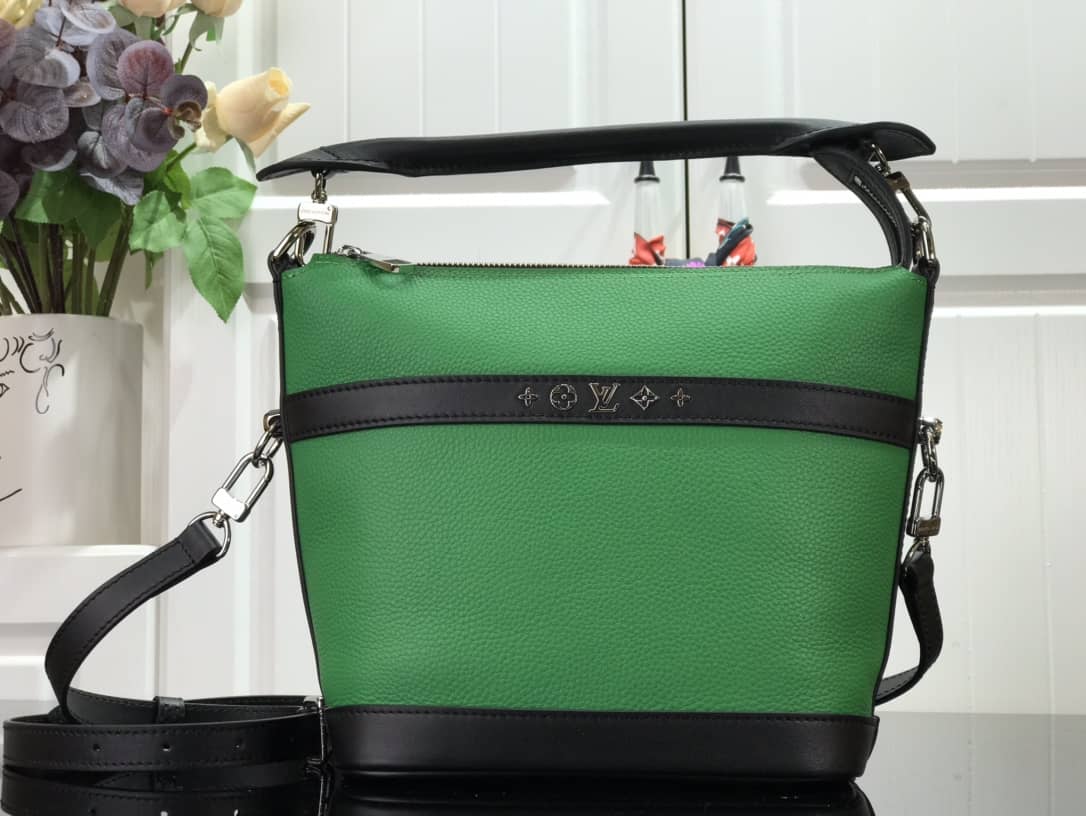 L0vis Vvtt0n Cruiser PM Calfskin Leather Replica Bag Green M57934