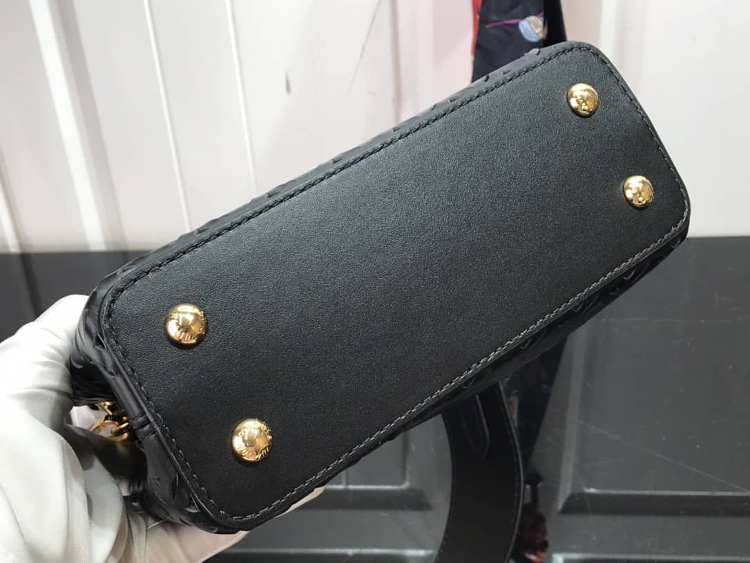 L0vis Vvtt0n Capucines BB Cutout Leather Bag Replica Black M57228