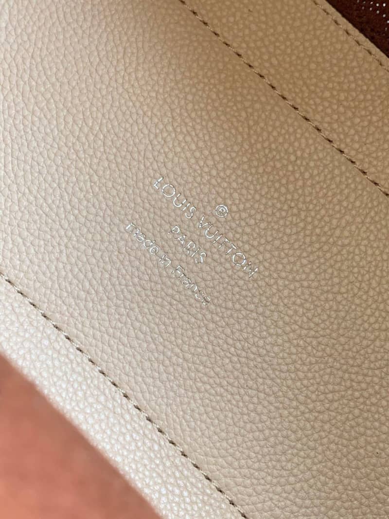 L0vis Vvtt0n Mahina Hina PM Leather Tote Replica Beige M54353