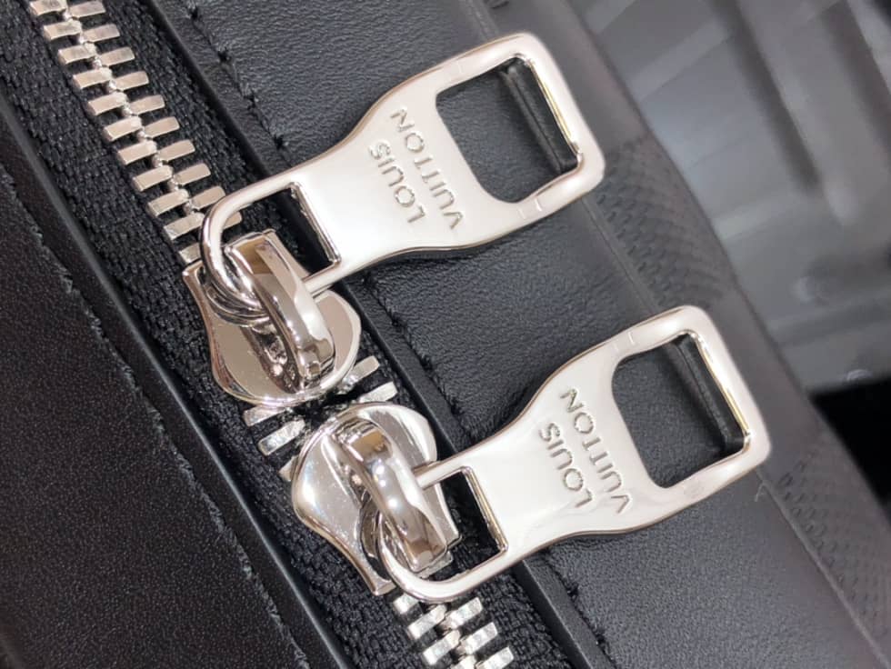 L0vis Vvtt0n Sirius Damier Infini N45286 Replica Messenger Bag