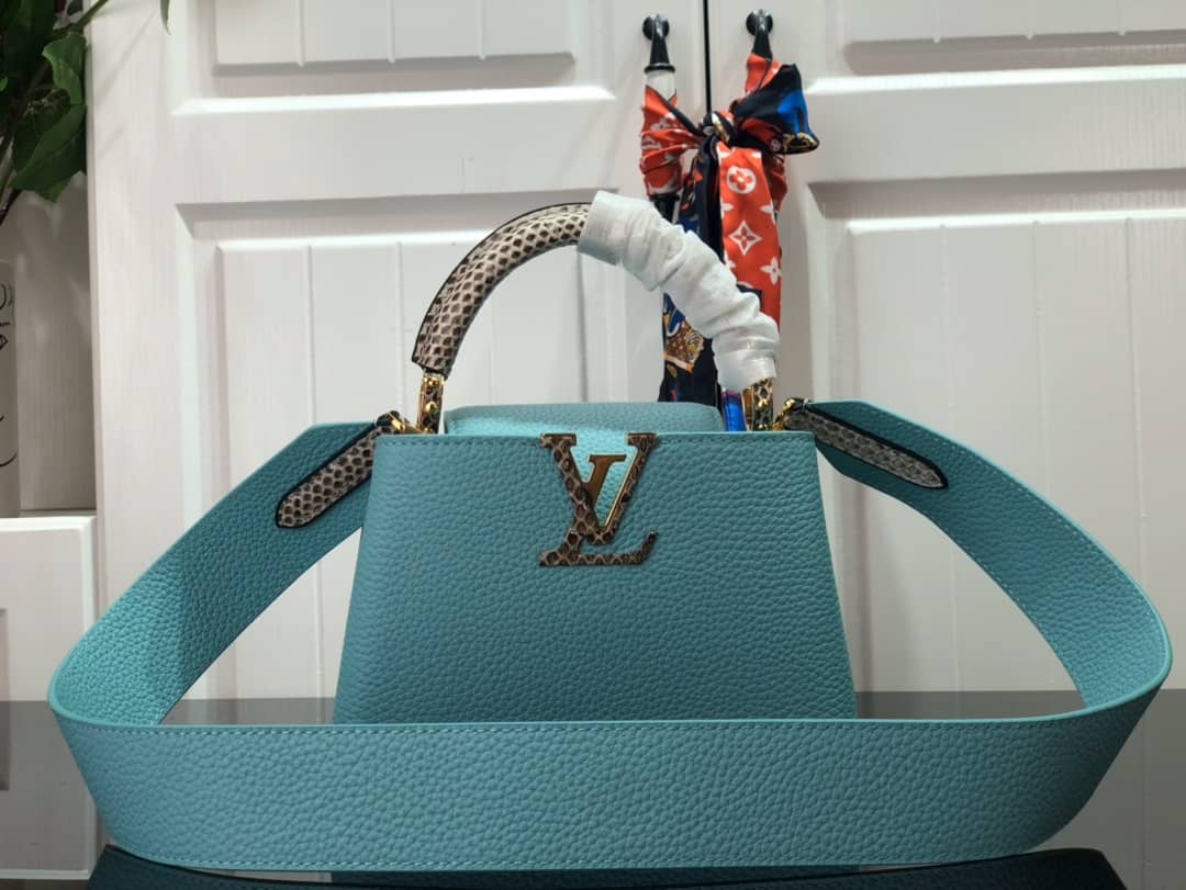 L0vis Vvtt0n Capucines MM Taurillon Leather Tote M94227