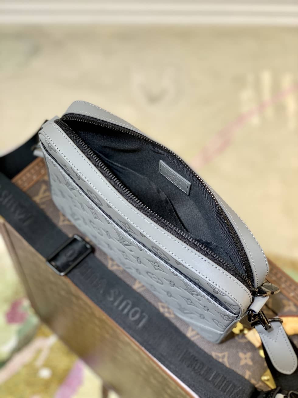 L0vis Vvtt0n Alpha Monogram Satellite Silver M44169 Replica Messenger Bag