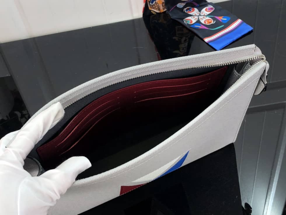 L0vis Vvtt0n Taiga Pochette Voyage Gery M59147 Replica