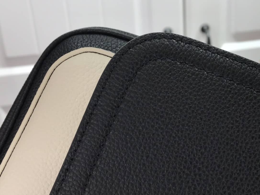 L0vis Vvtt0n Lockme Chain PM Replica Handbag Black M57073