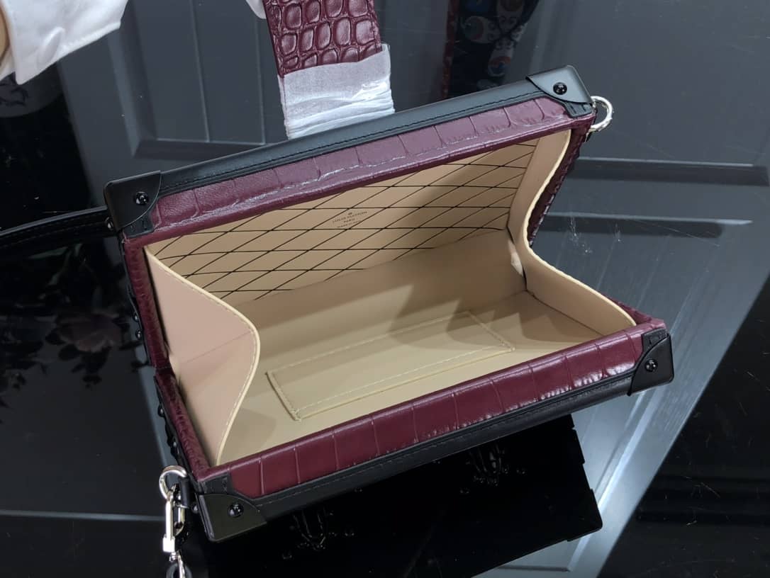 L0vis Vvtt0n Petite Malle Brilliant Alligator Leather Replica Handbag Red N93817