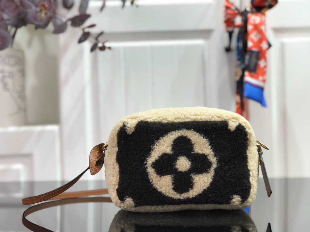 L0vis Vvtt0n Giant Monogram Teddy Replica Shoulder Bag M68599