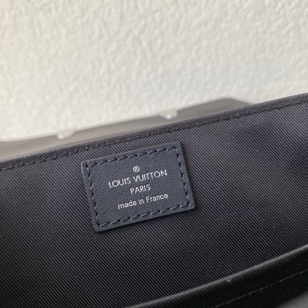 L0vis Vvtt0n Trunk Monogram Messenger Bag Replica Blue M57282