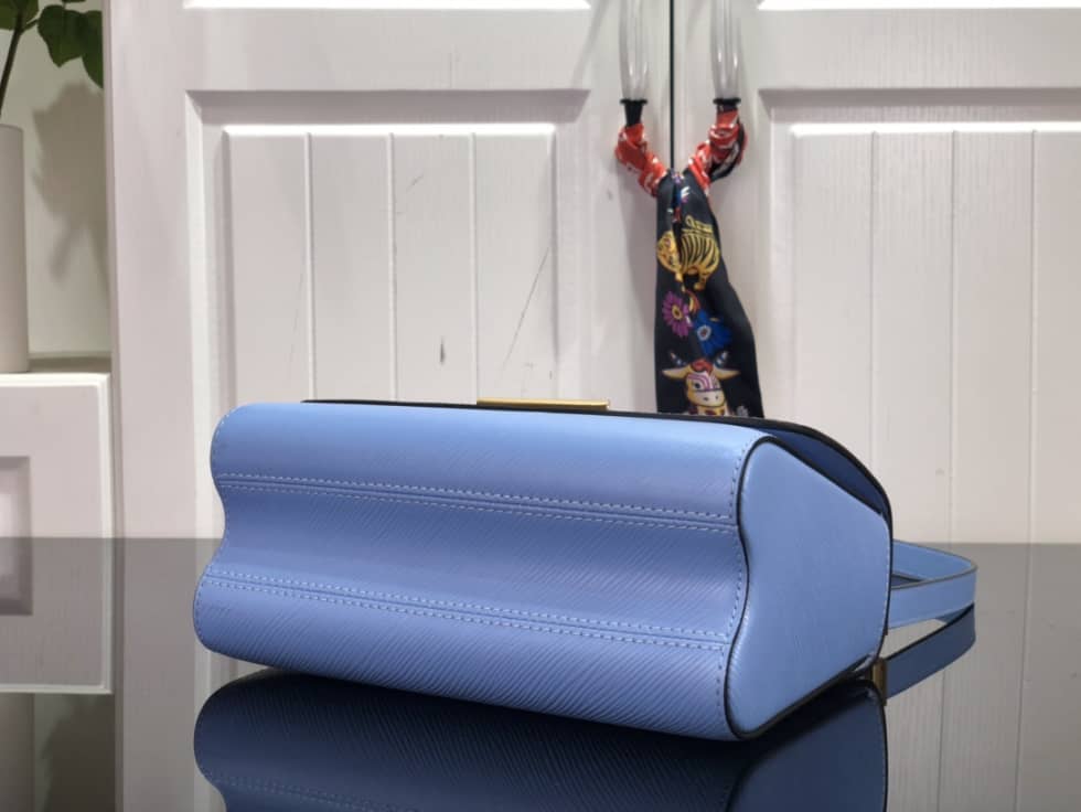 L0vis Vvtt0n Twist MM Epi Grained Leather M59627 Replica Crossbody Bag