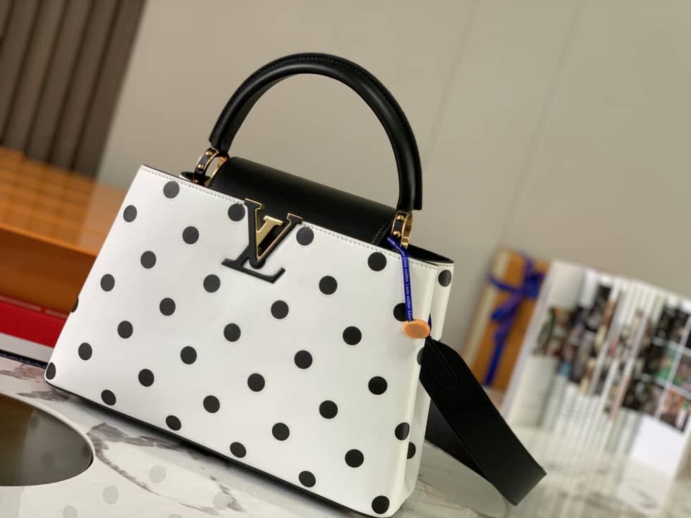 L0vis Vvtt0n Capucines MM Bag M20374 Replica Shoulder Bag