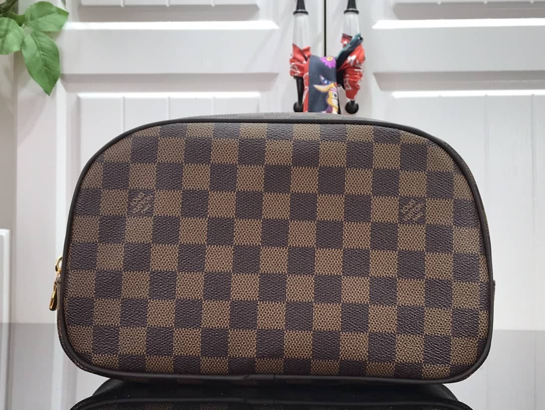 L0vis Vvtt0n Damier Ebene Toiletry Bag Replica M47527
