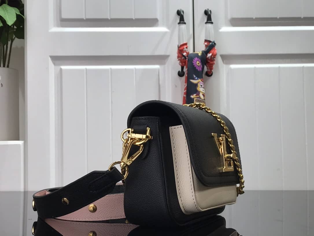 L0vis Vvtt0n Lockme Chain PM Replica Handbag Black M57073