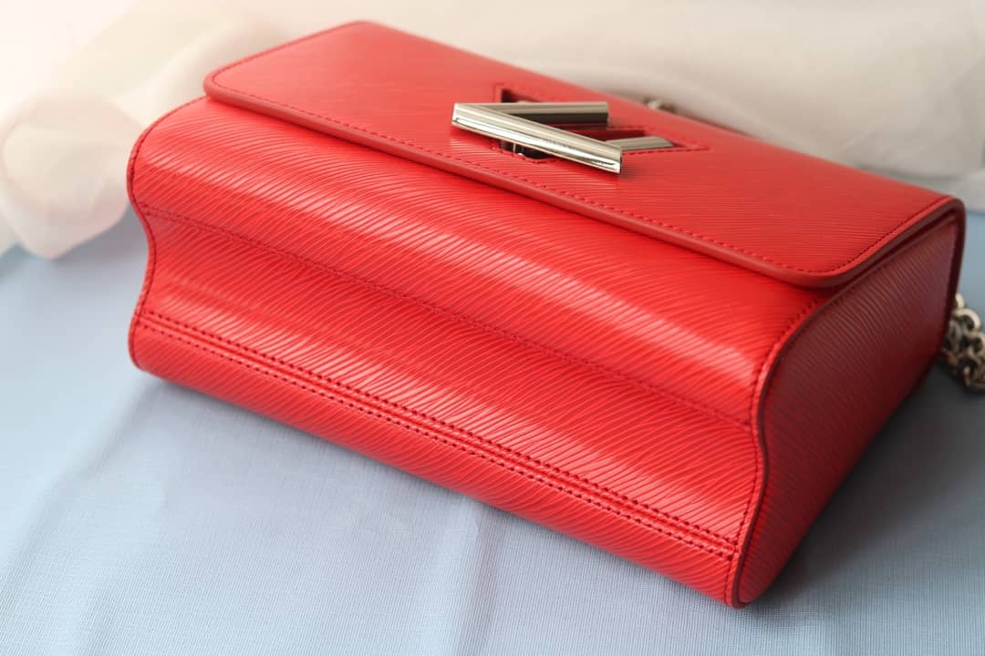 L0vis Vvtt0n Twist Bag Red Replica M50281