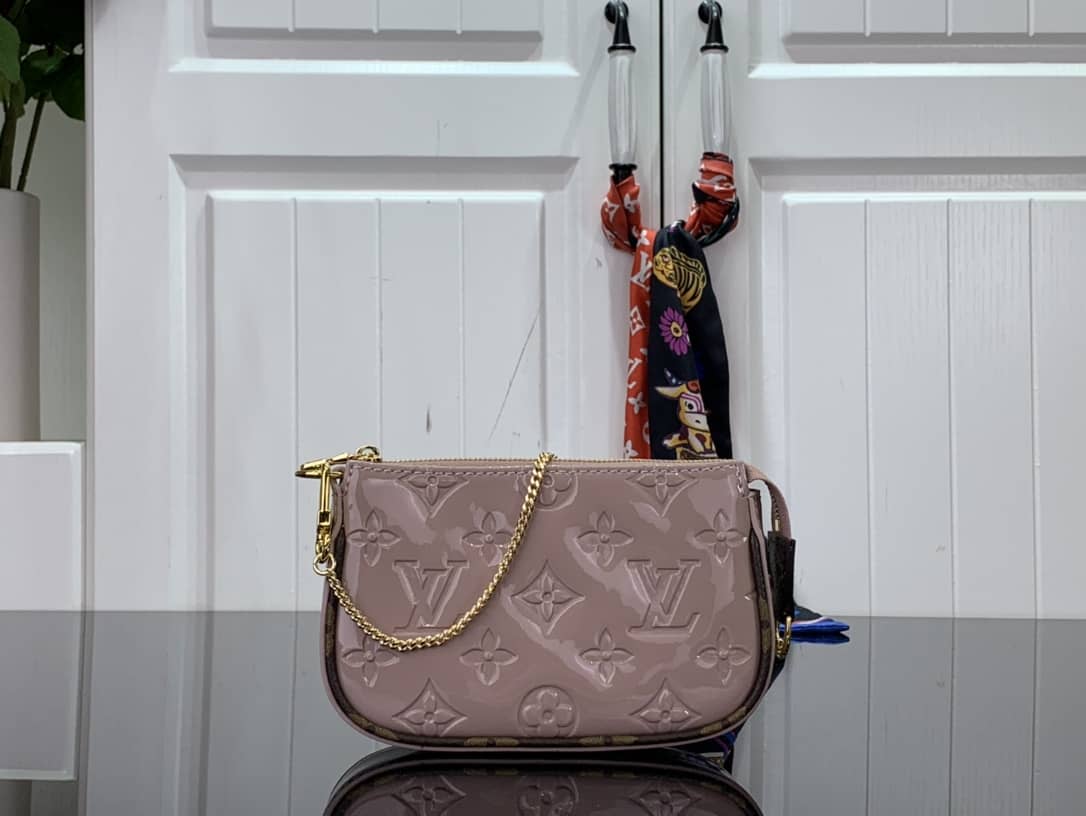 L0vis Vvtt0n Pochette Dupe Monogram Vernis Accessories Replica Pouch Pink M58009