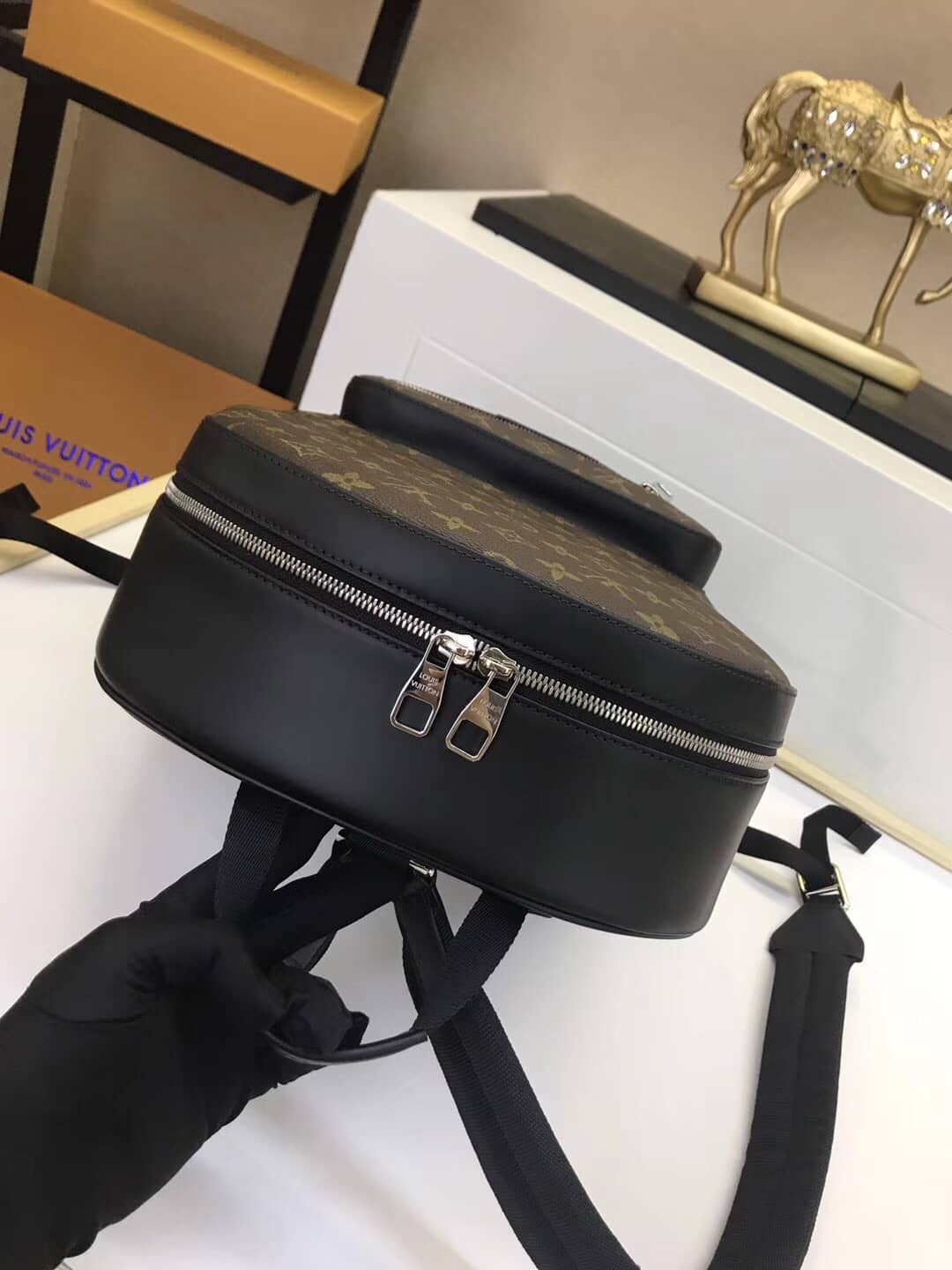 L0vis Vvtt0n Monogram Mens Josh Macaca Replica Rucksack M41530