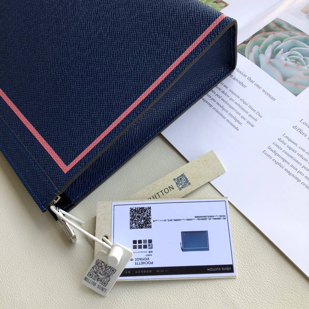 L0vis Vvtt0n Taiga Leather Pochette Voyage MM Replica M30577