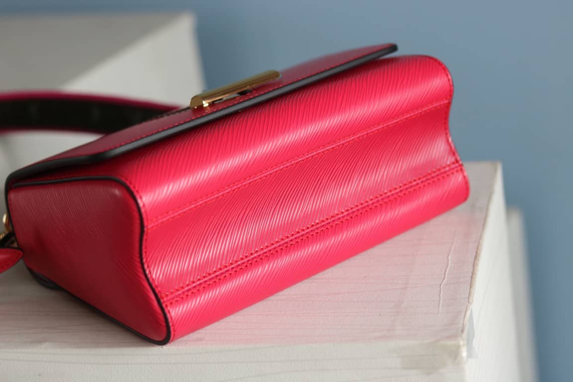 L0vis Vvtt0n Textured Epi Leather Twist Series Bag Red