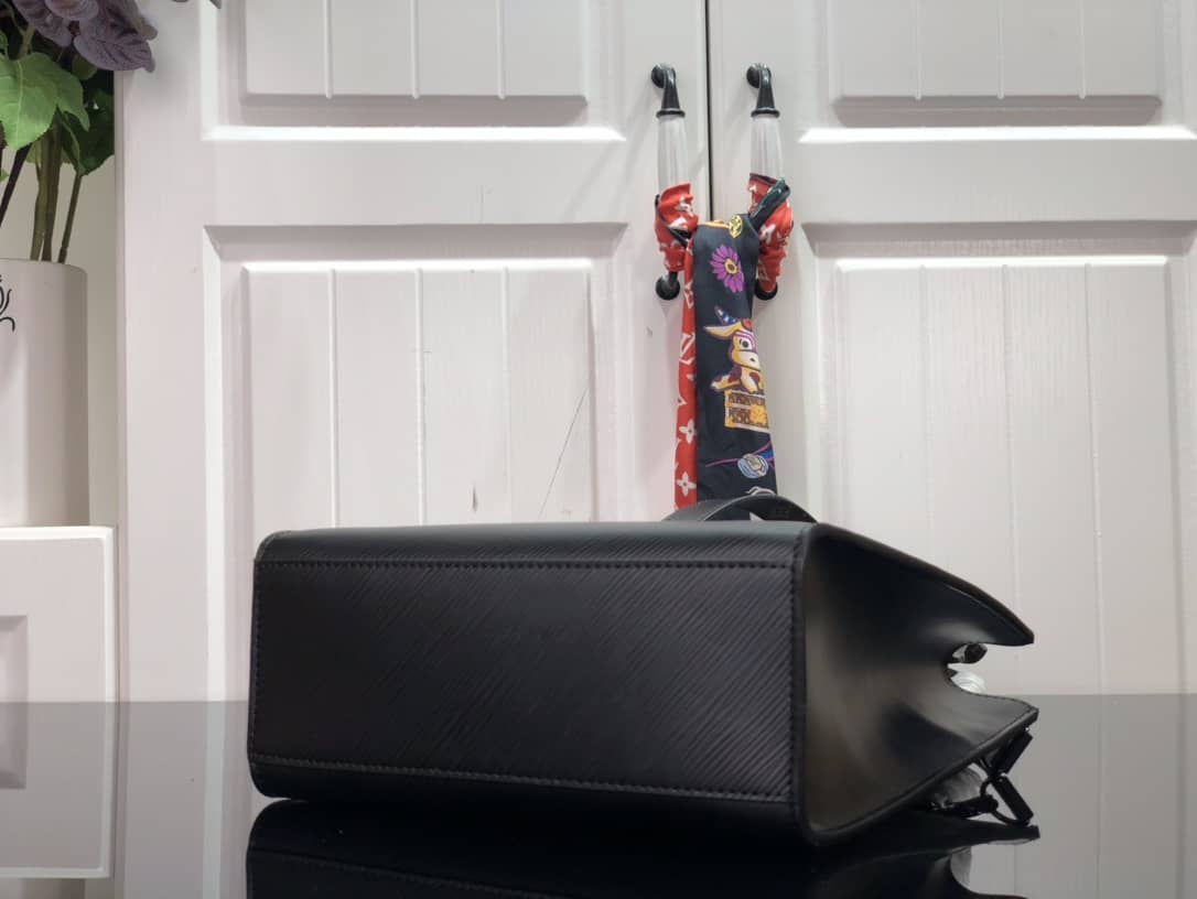 L0vis Vvtt0n Sac Plat BB Shoulder Bag Replica Black M58660