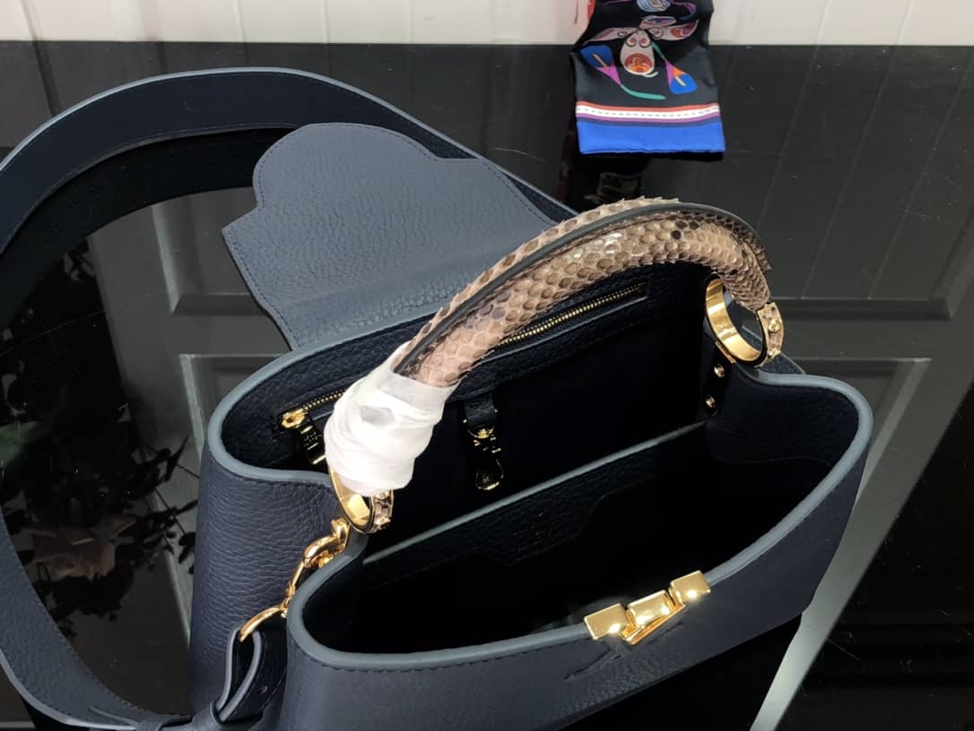 L0vis Vvtt0n Capucines Embroidery Replica Bag Blue M48865