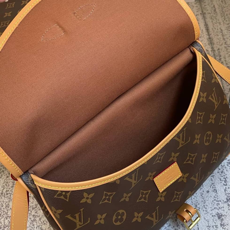 L0vis Vvtt0n Saumur Shoulder Bag PM Monogram Canvas Brown M40710 Replica
