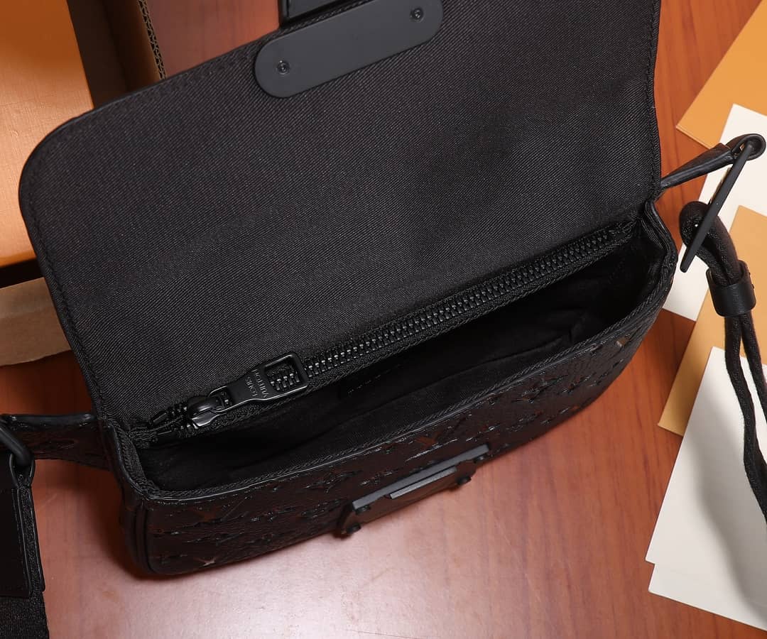 L0vis Vvtt0n S Lock Sling Crossbody Bag Replica Black M58487