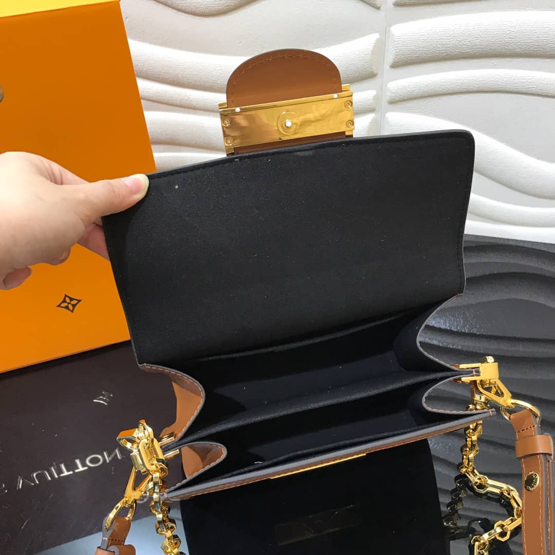 L0vis Vvtt0n Reverse Monogram Dauphine MM M45958 Shoulder Bag Replica