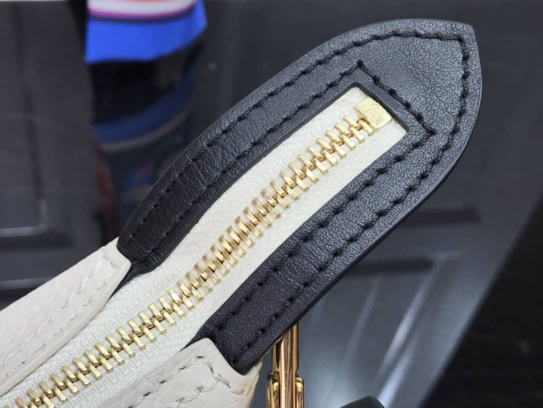 L0vis Vvtt0n Cruiser PM Calfskin Leather Replica Bag White M57934