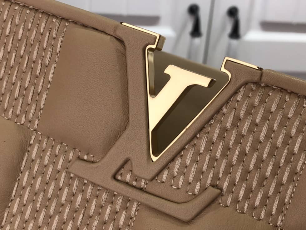 L0vis Vvtt0n Capucines MM Beige M59225 Replica Shoulder Bag