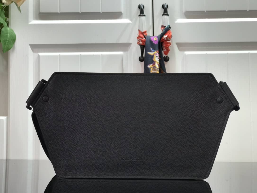 L0vis Vvtt0n Aerogram Slingbag Replica Black M57081