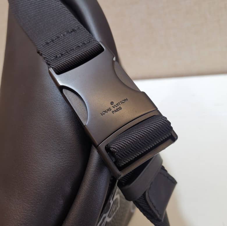 LV Bum Bag Dupe Giant Monogram Discovery NM Replica Body Bag M57289