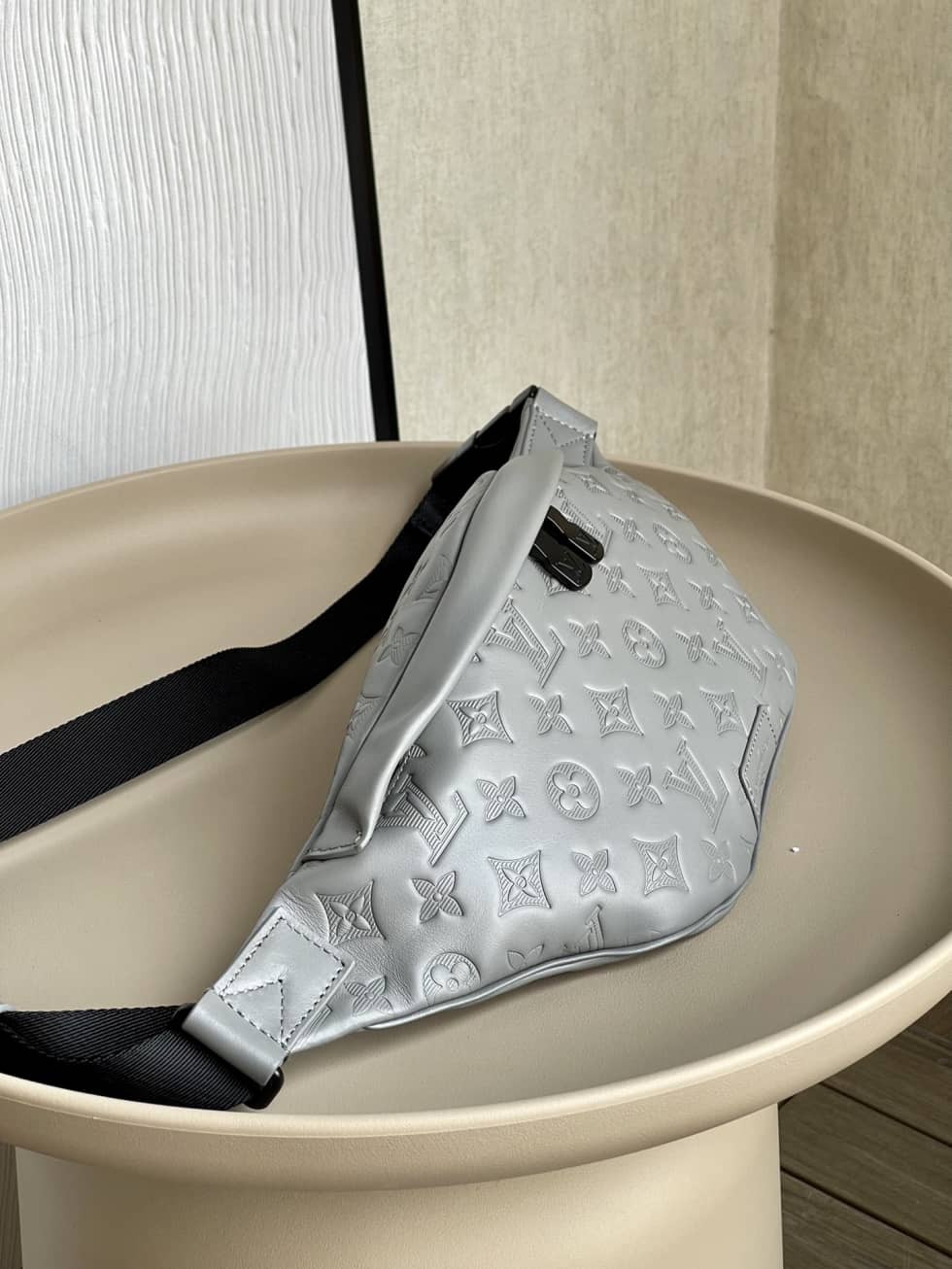 L0vis Vvtt0n Discovery Bumbag Anthracite Gray M46108 Replica Belt Bag