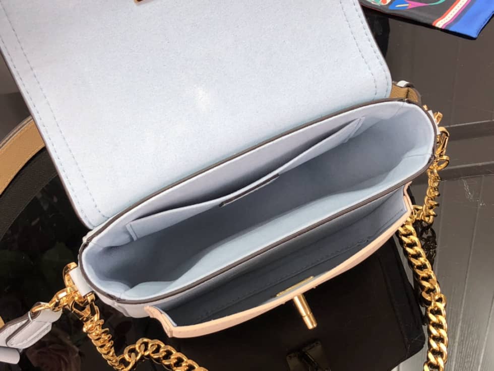 L0vis Vvtt0n Lockme Tender Blue M59984 Replica Crossbody Bag