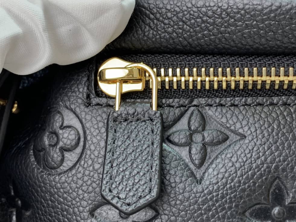 L0vis Vvtt0n Empreinte Montsouris Black M45639 Replica Backpack