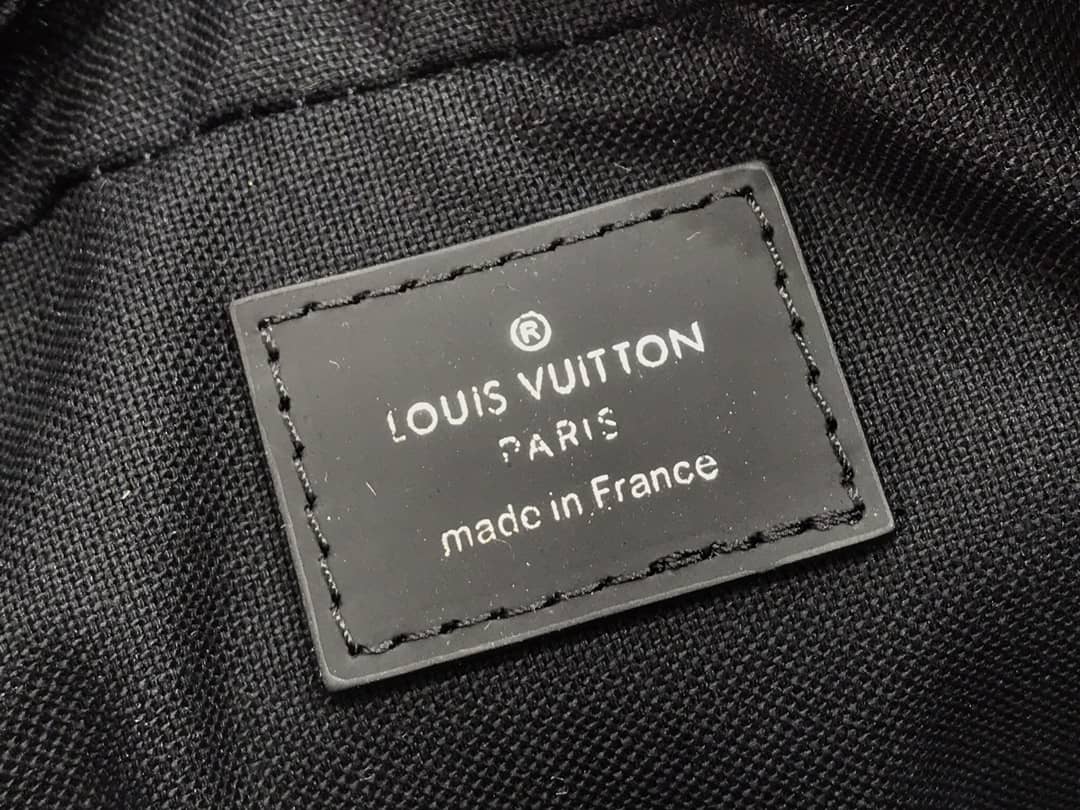 L0vis Vvtt0n Monogram Eclipse Toiletry Pouch M483384